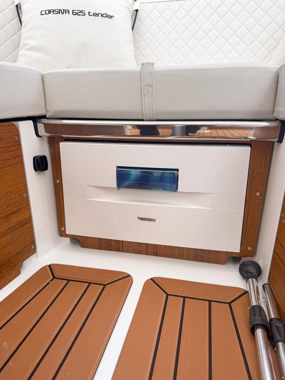 Corsiva 625 Tender