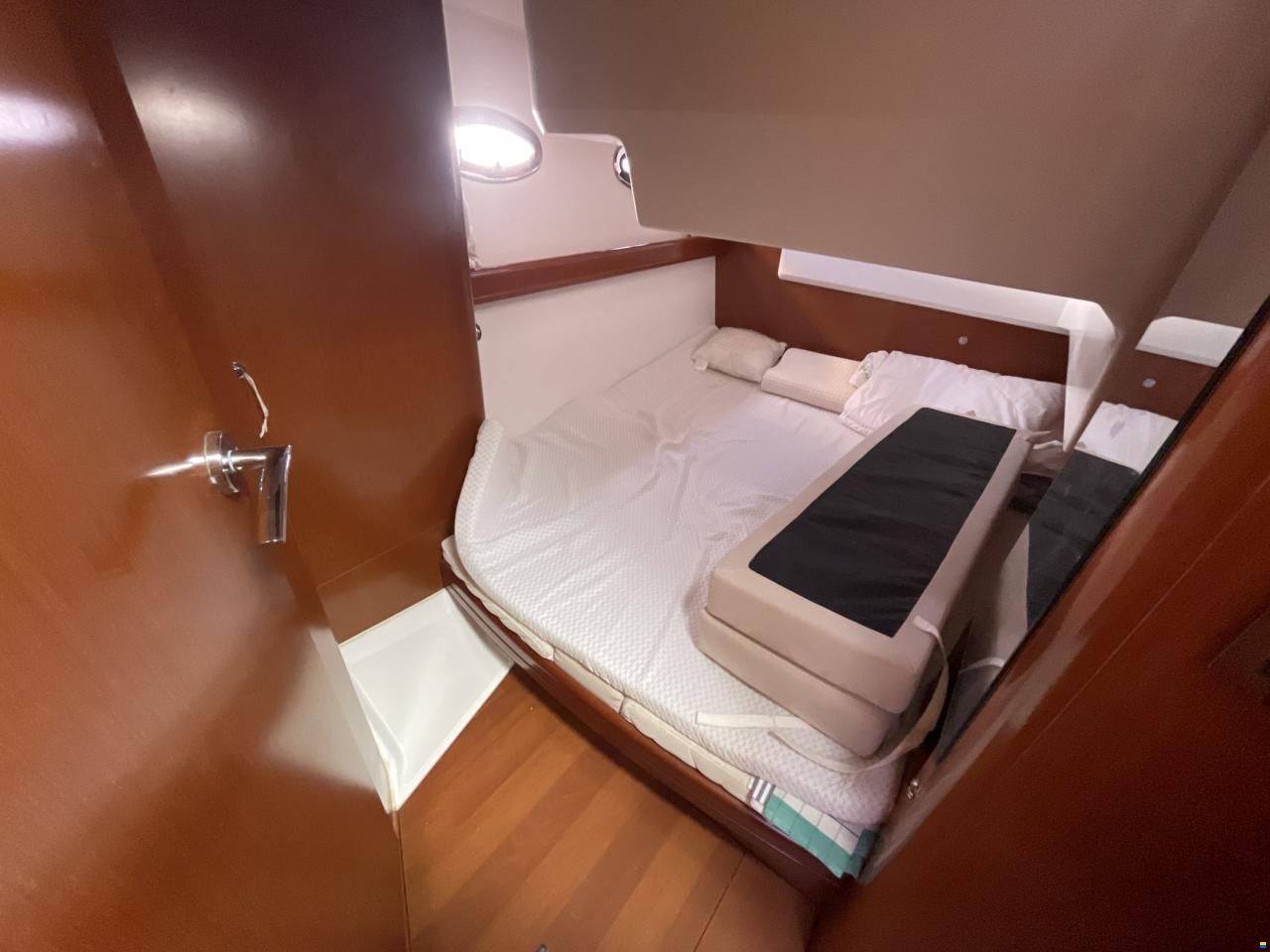 Beneteau Antares 42