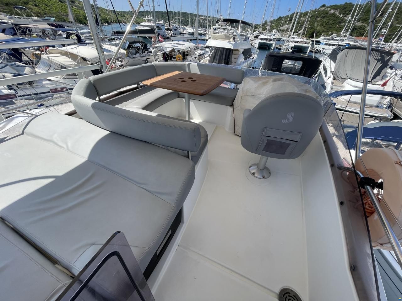 Beneteau Antares 42