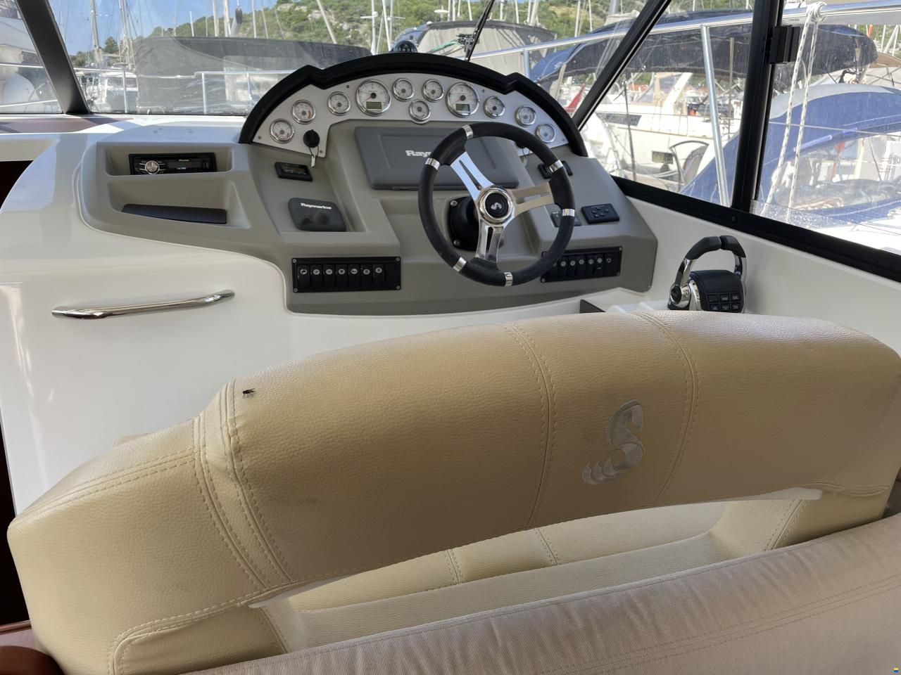 Beneteau Antares 42