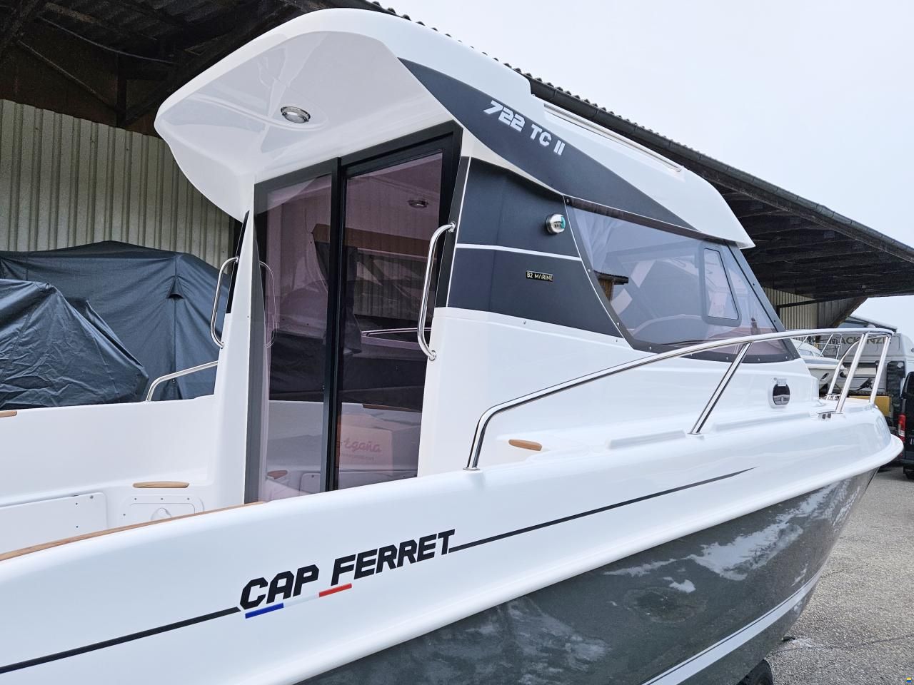 B2 Marine Cap Ferret 722 TC - Mercury 150 EFI