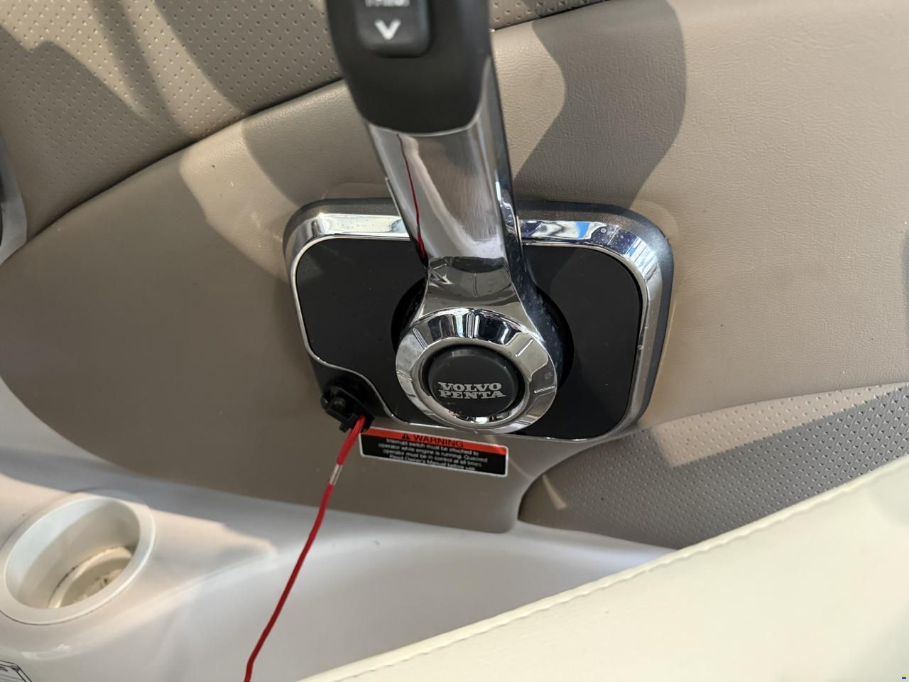 Four Winns Horizon 210