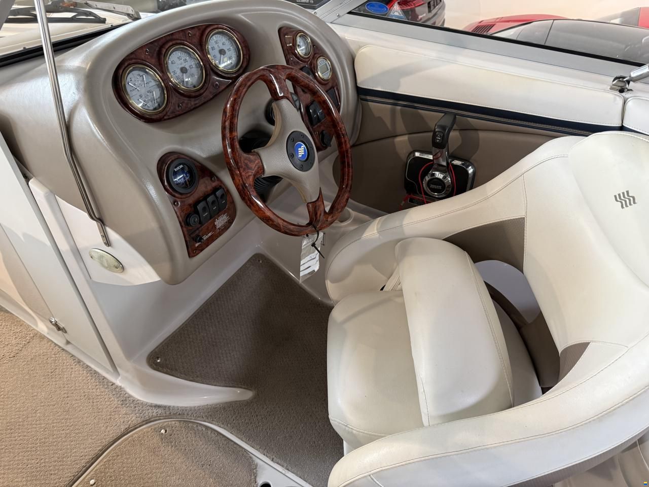 Four Winns Horizon 210