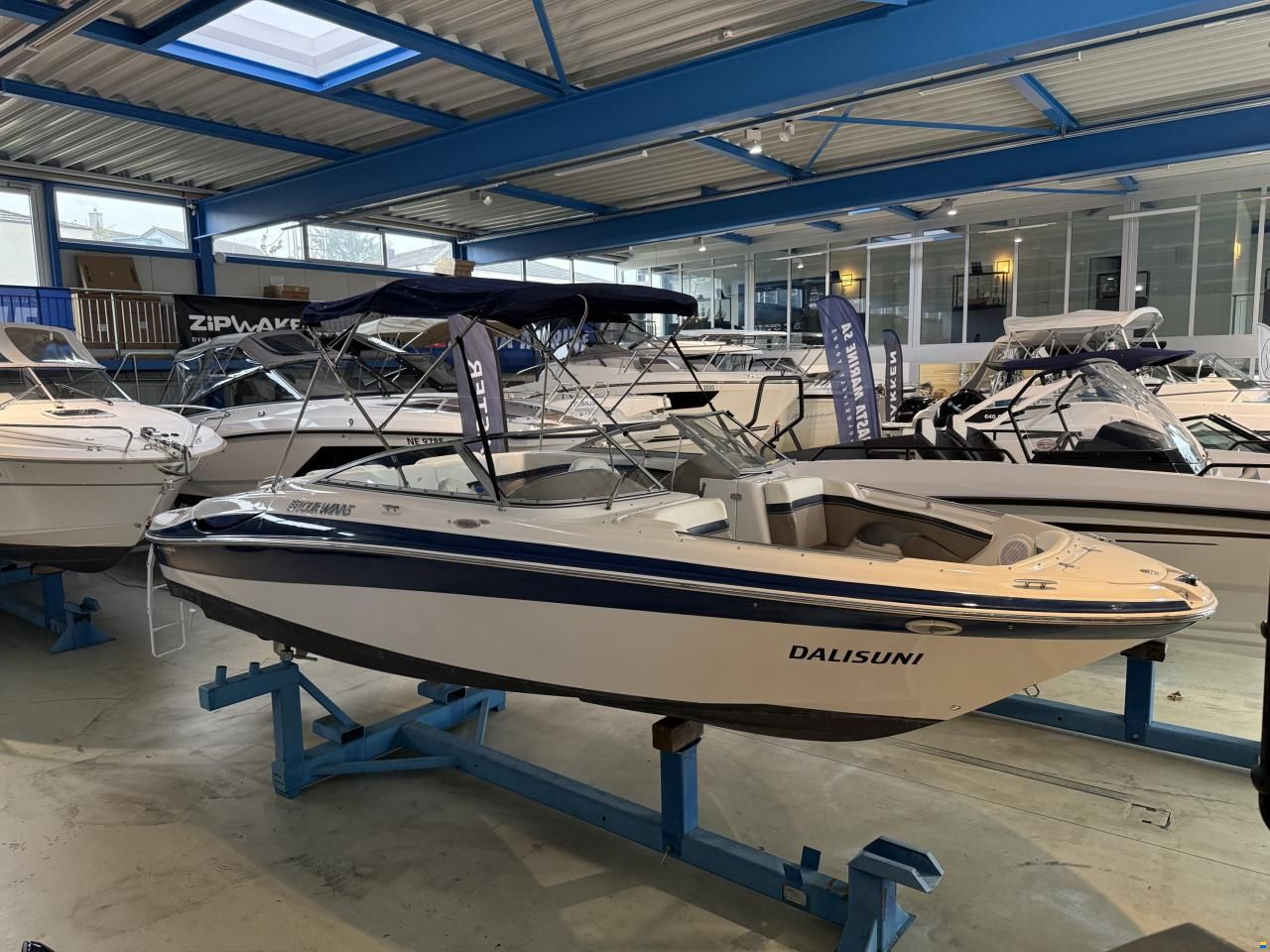 Four Winns Horizon 210