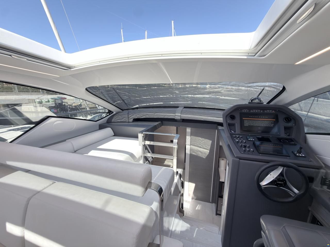 Pershing 5X