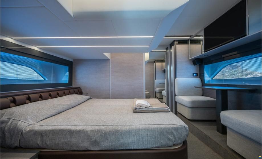 Pershing 5X