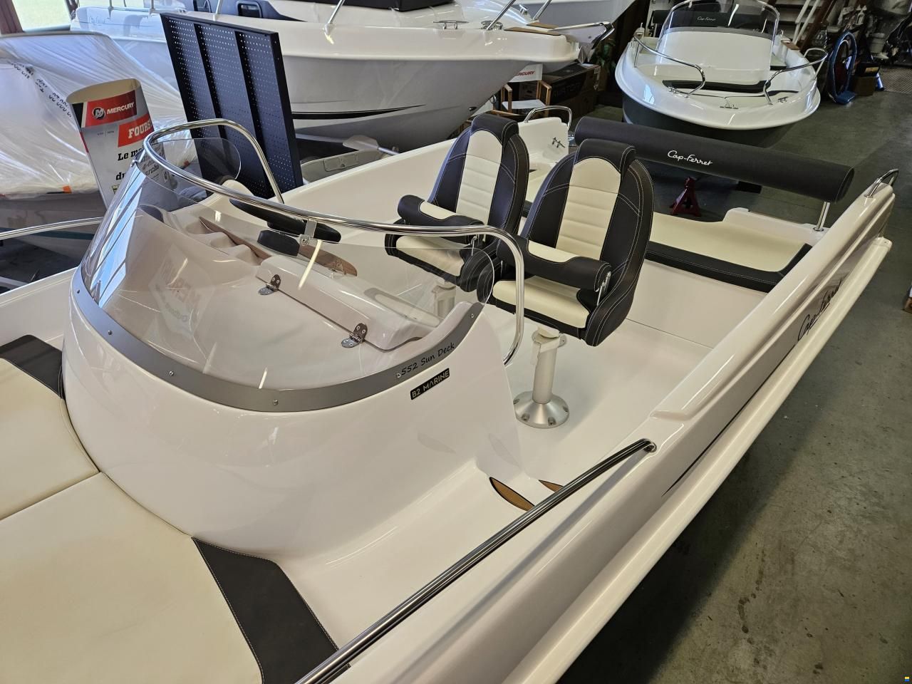 B2 Marine Cap Ferret 552 Sun Deck - Mercury 115 EF