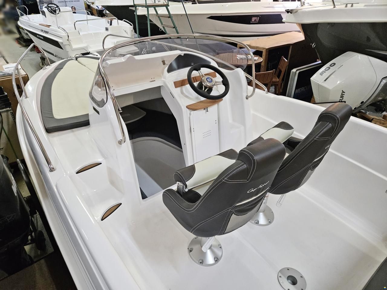 B2 Marine Cap Ferret 552 Sun Deck