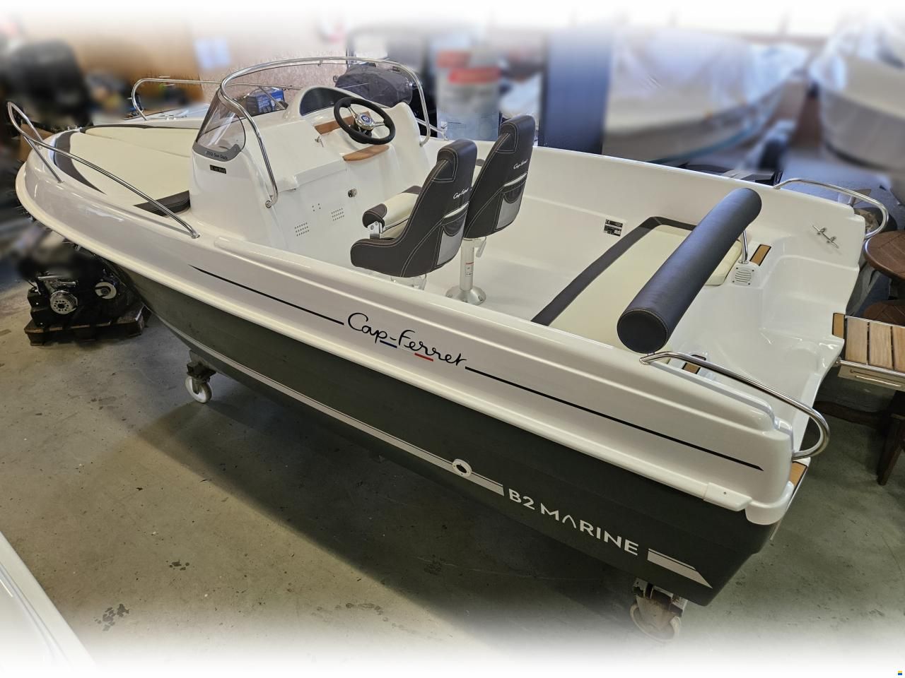 B2 Marine Cap Ferret 552 Sun Deck