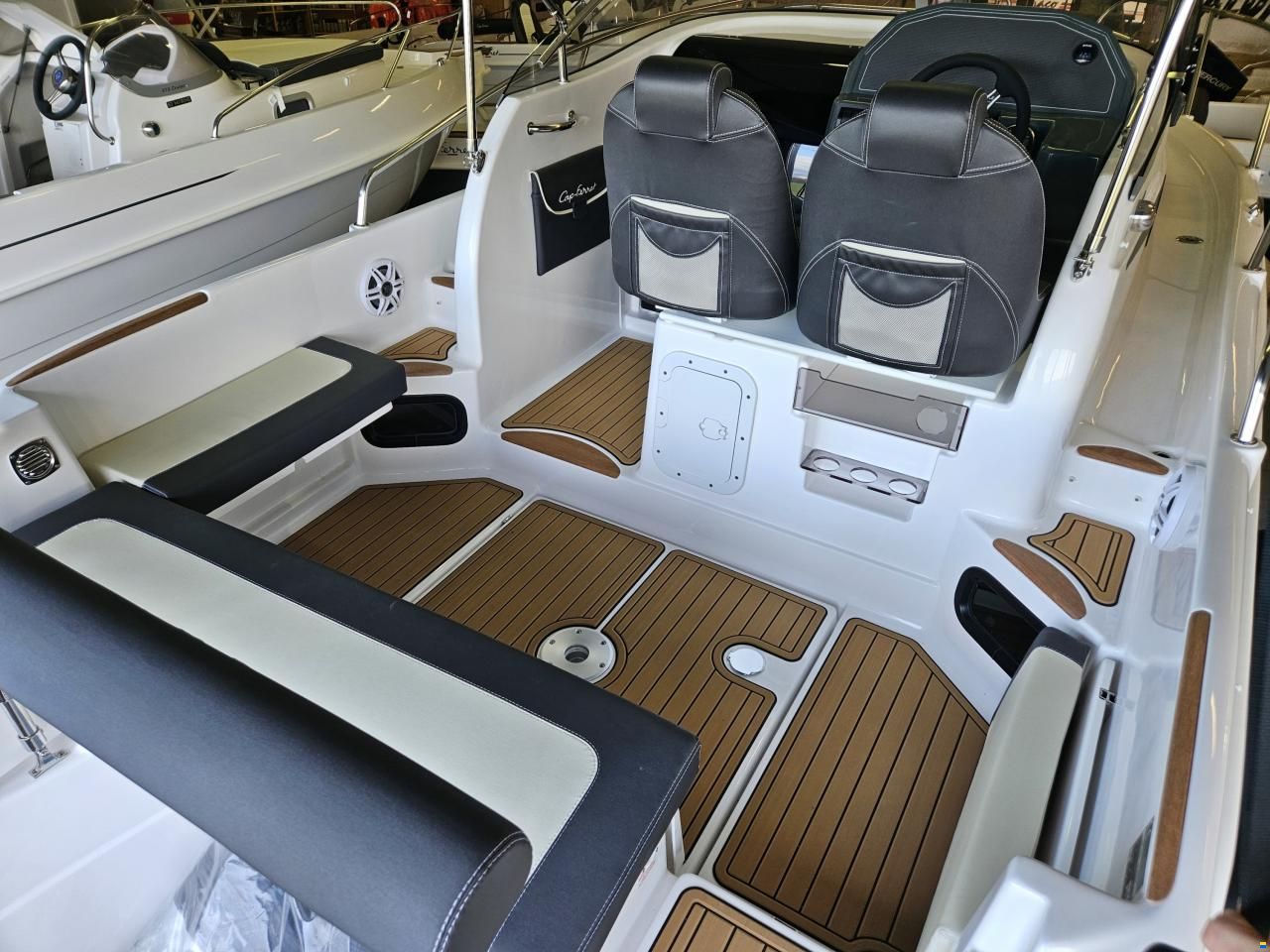 B2 Marine Cap Ferret 752 Cruiser