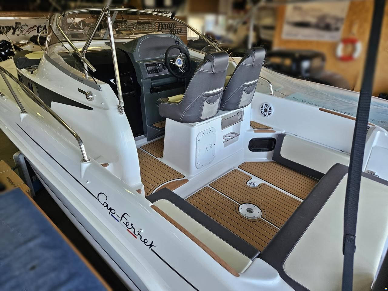 B2 Marine Cap Ferret 752 Cruiser