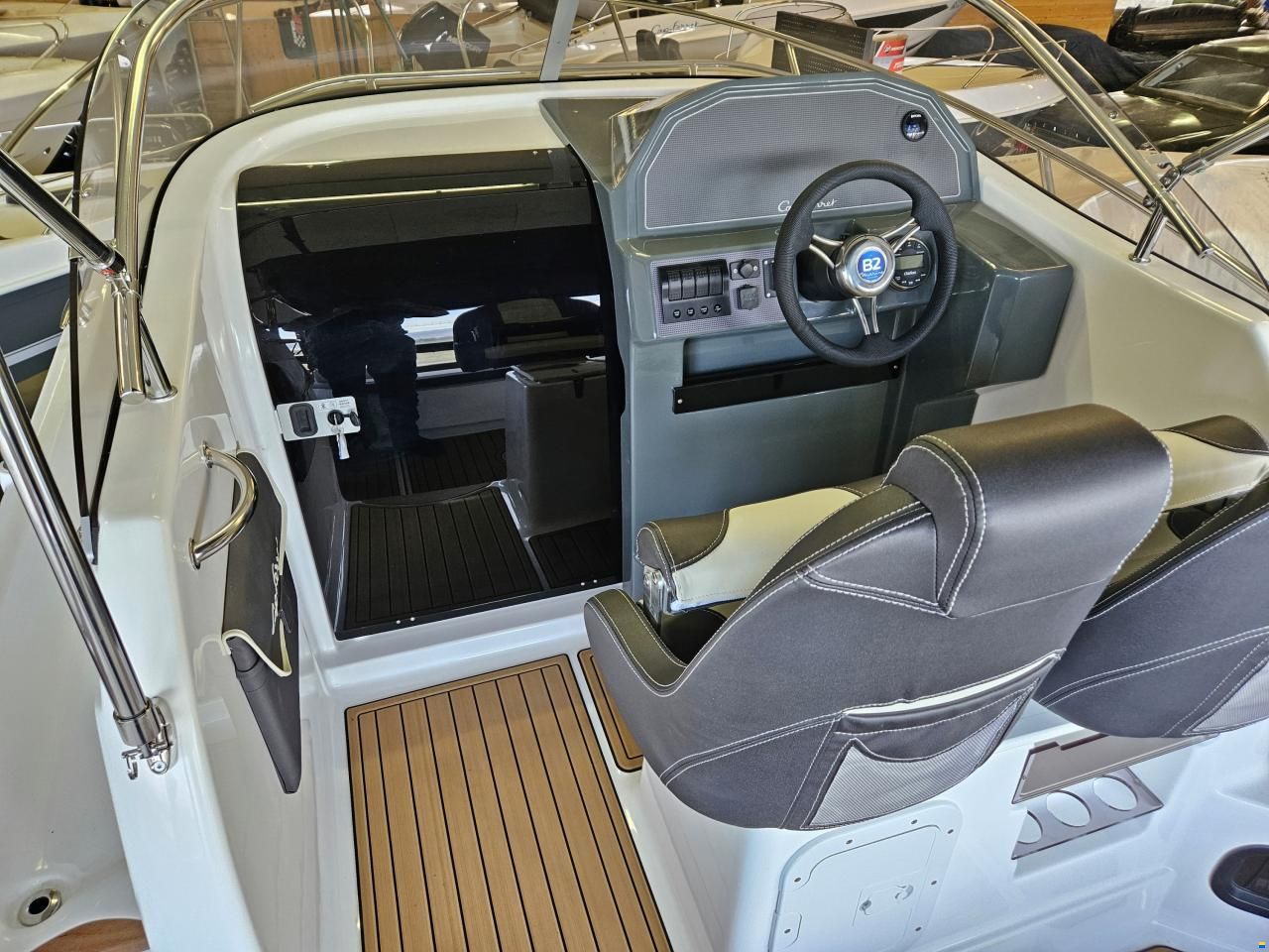 B2 Marine Cap Ferret 752 Cruiser