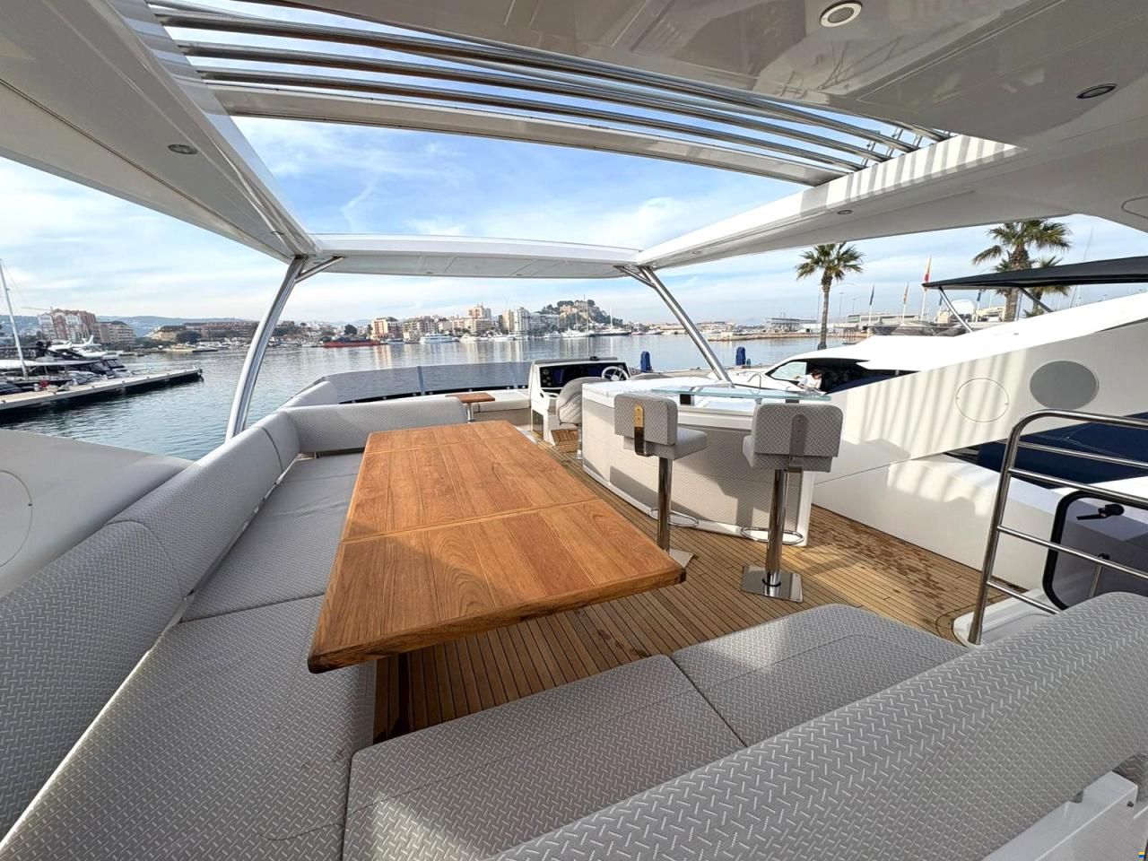 Sunseeker 76 Yacht