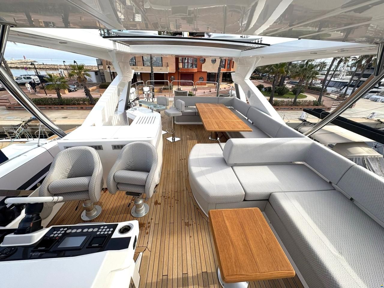 Sunseeker 76 Yacht