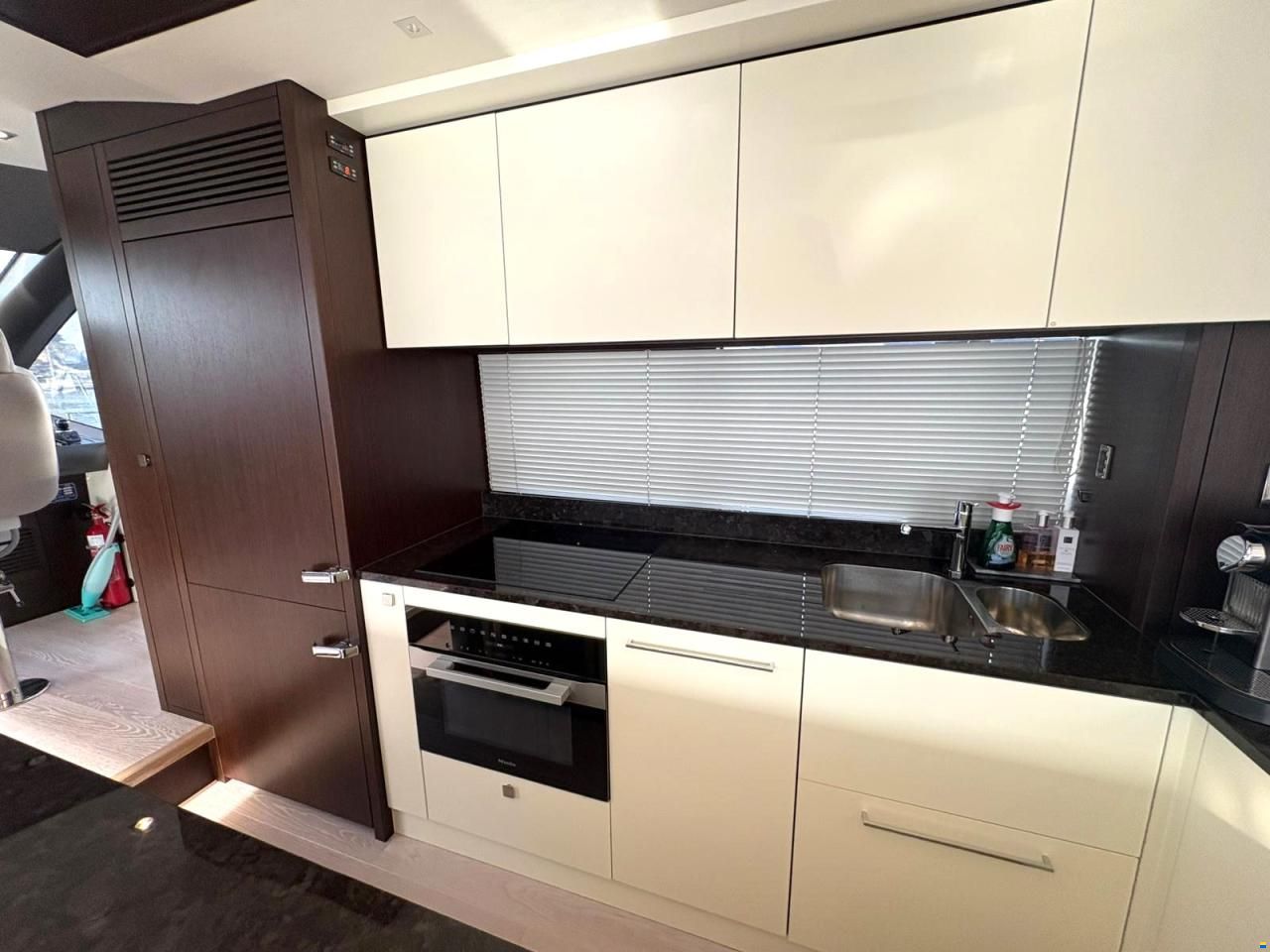 Sunseeker 76 Yacht
