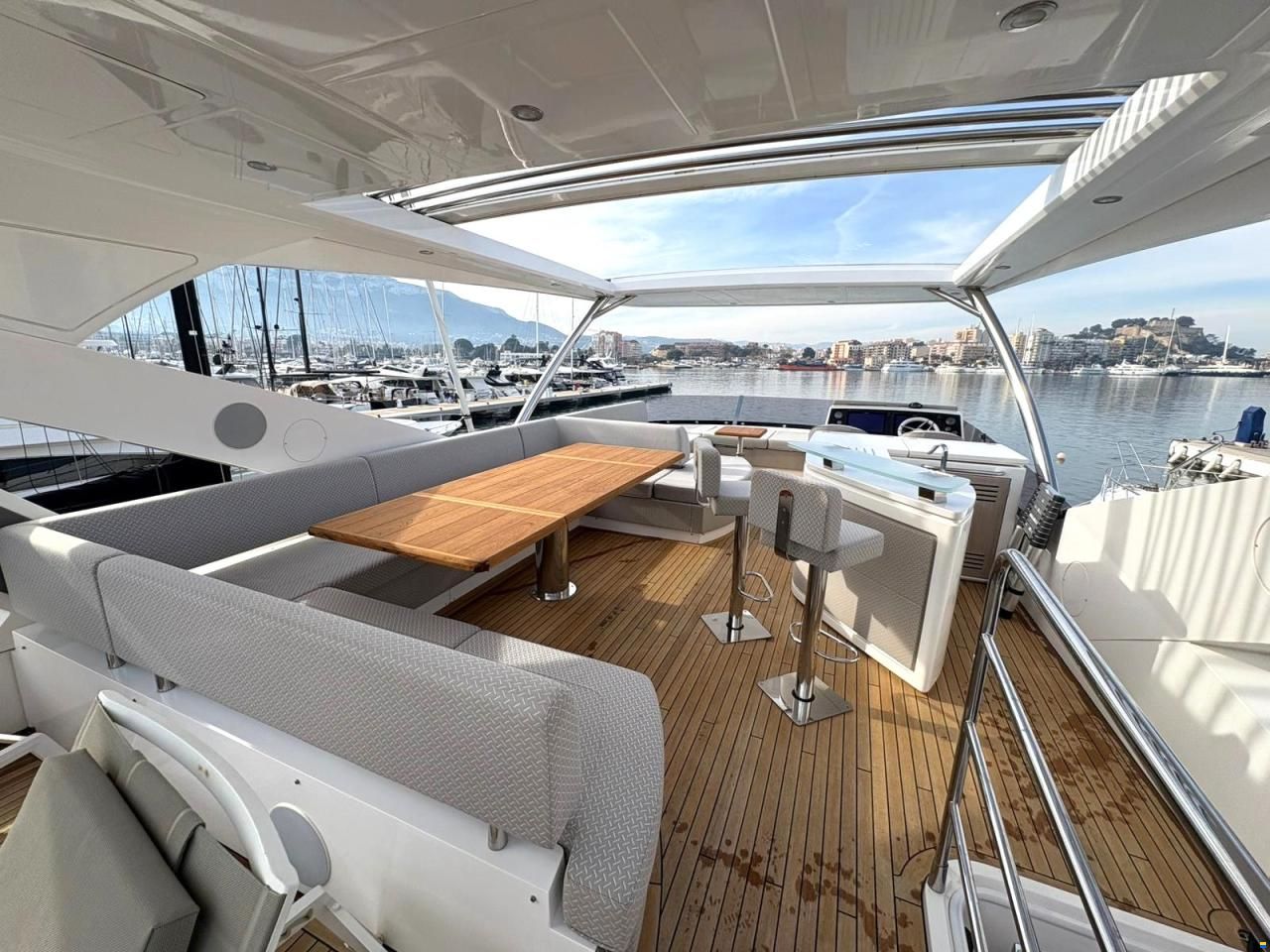 Sunseeker 76 Yacht