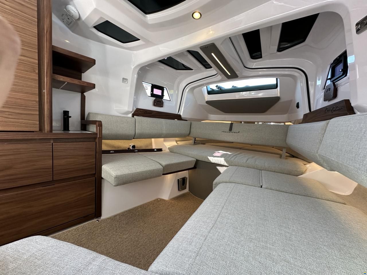 Axopar 38 Cross Cabin