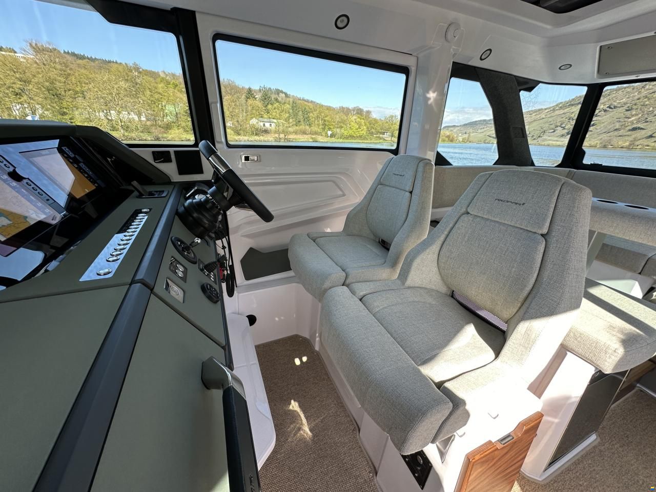Axopar 38 Cross Cabin