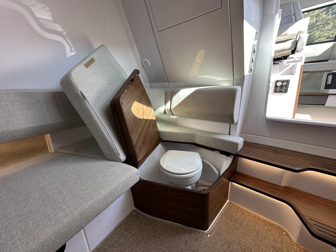 Axopar 38 Cross Cabin