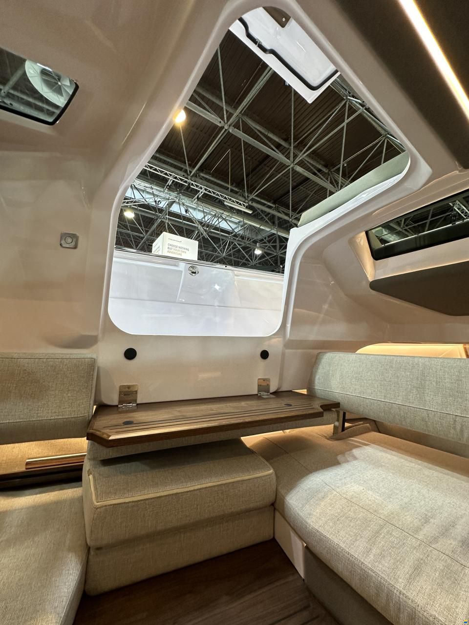 Axopar 38 Cross Cabin
