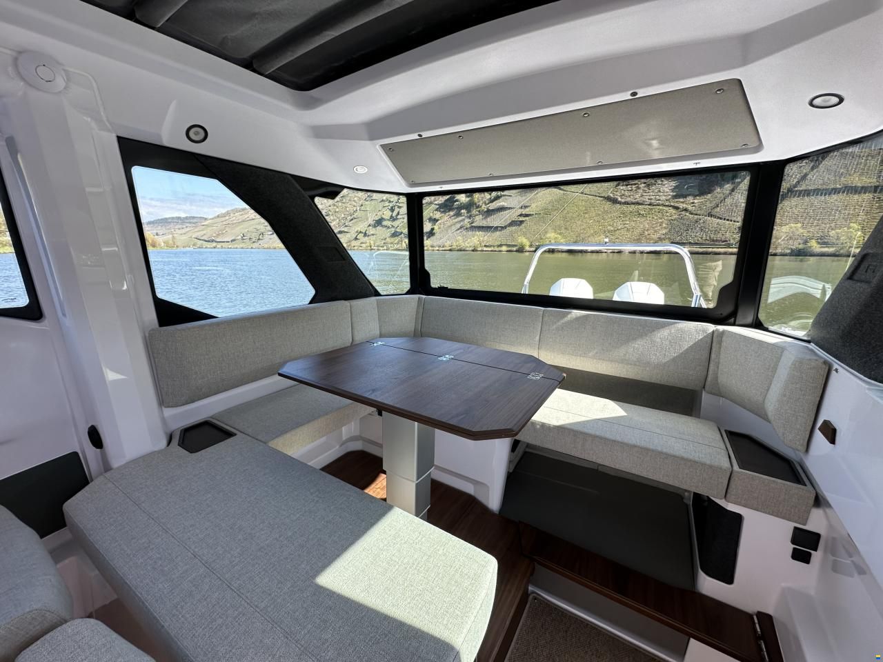 Axopar 38 Cross Cabin