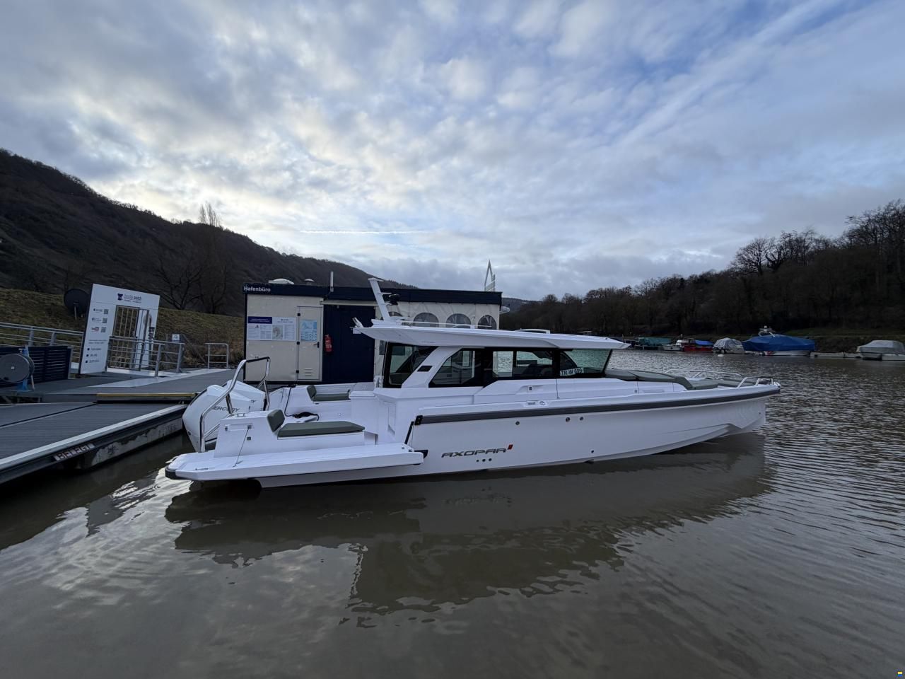 Axopar 38 Cross Cabin