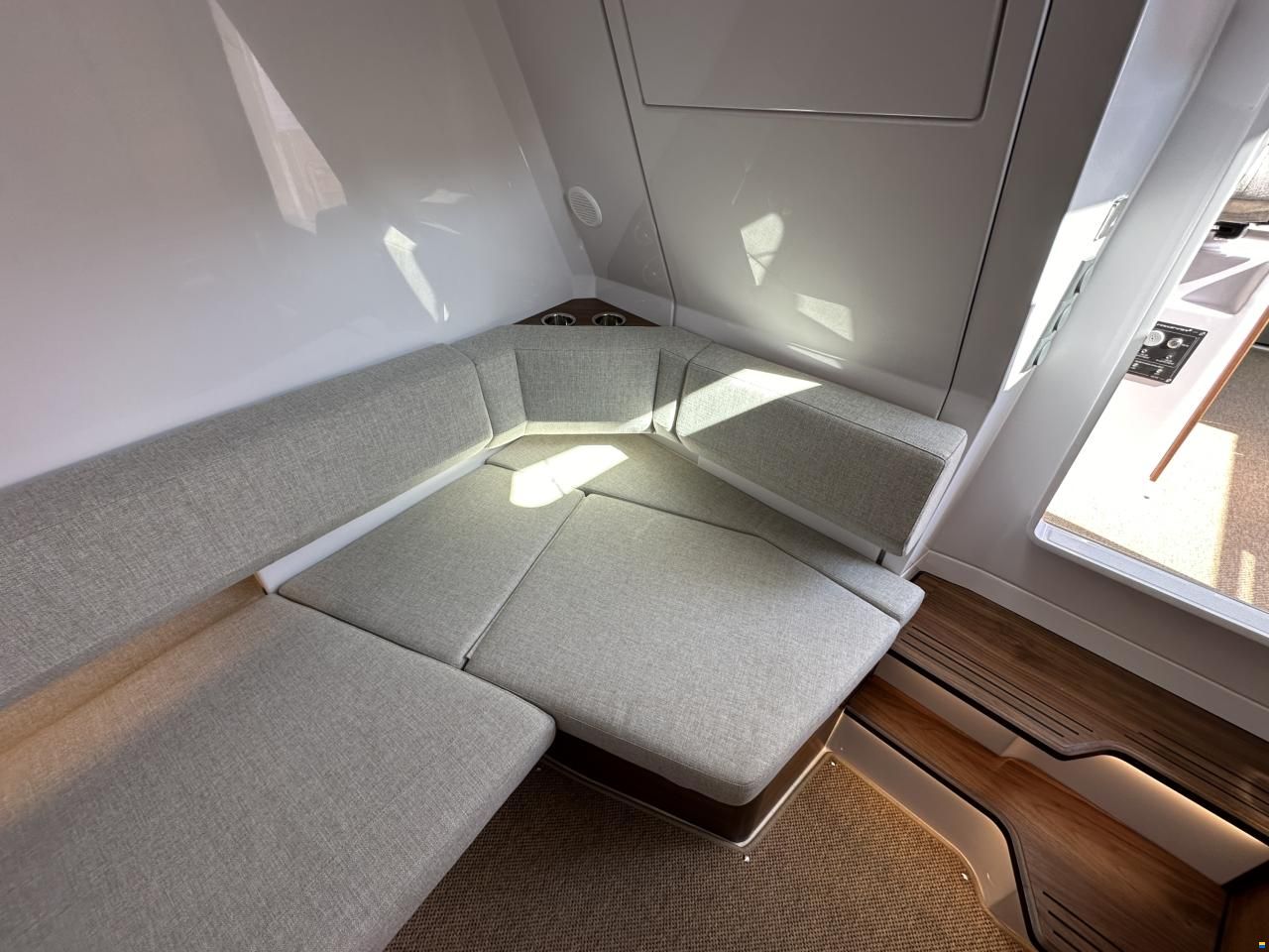 Axopar 38 Cross Cabin