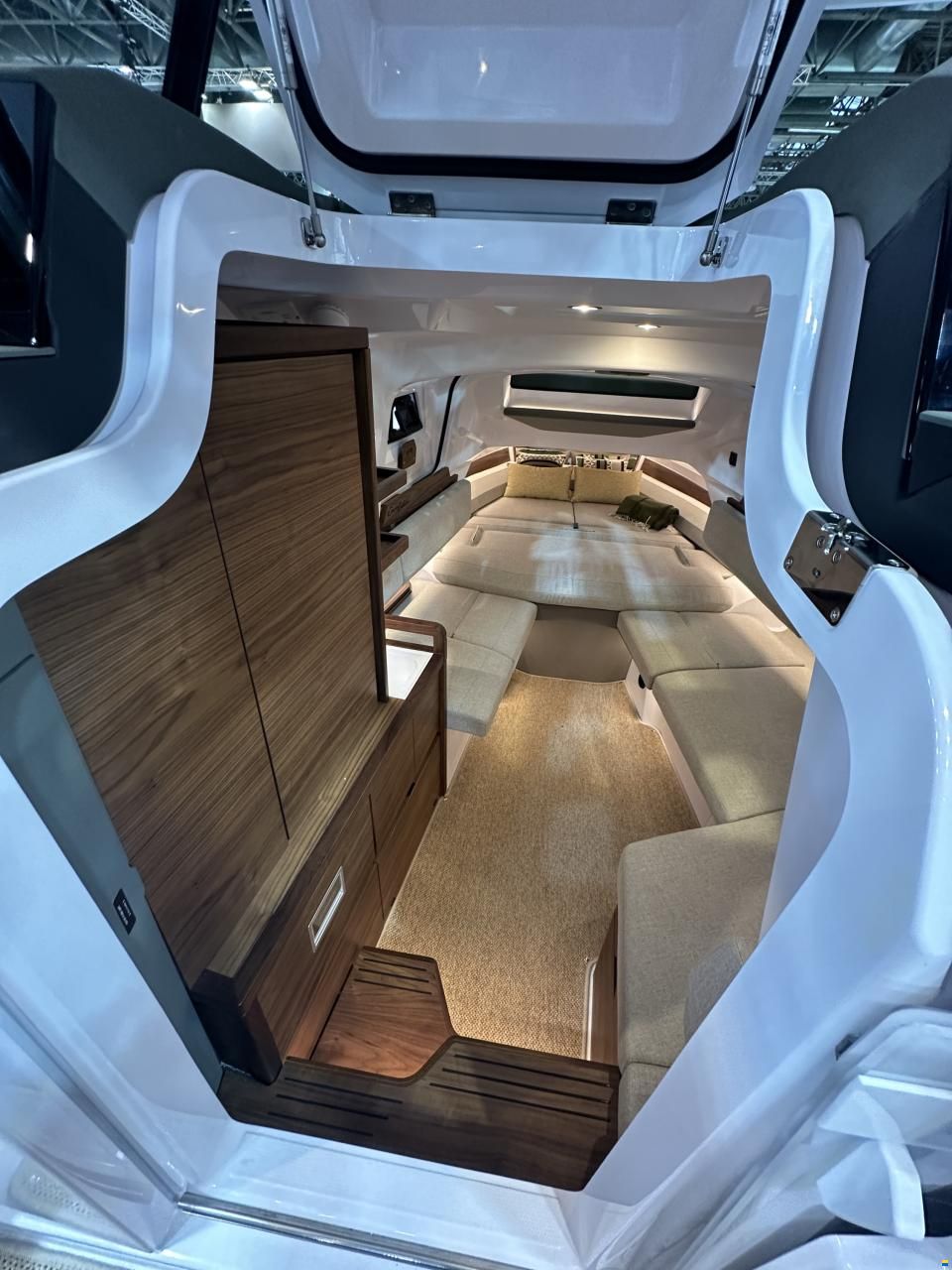 Axopar 38 Cross Cabin