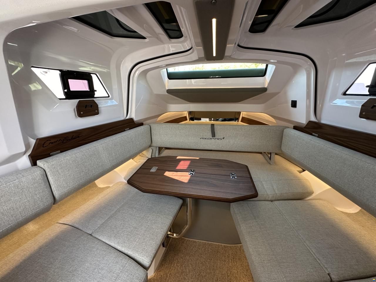 Axopar 38 Cross Cabin