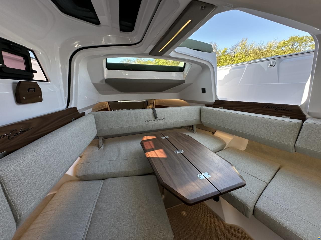 Axopar 38 Cross Cabin