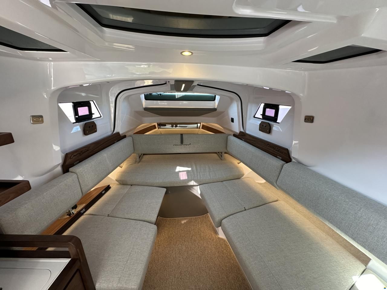 Axopar 38 Cross Cabin