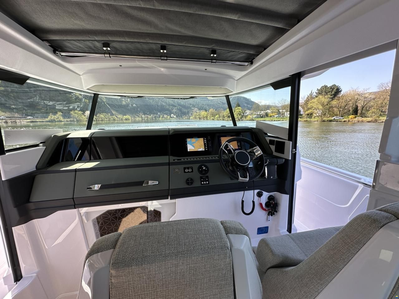 Axopar 38 Cross Cabin