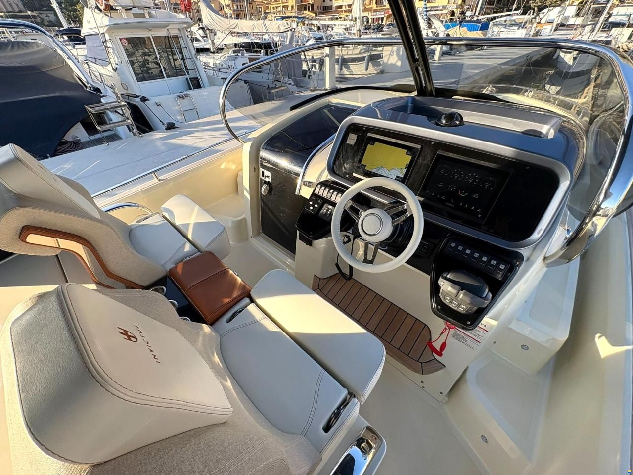 Invictus 320 GT