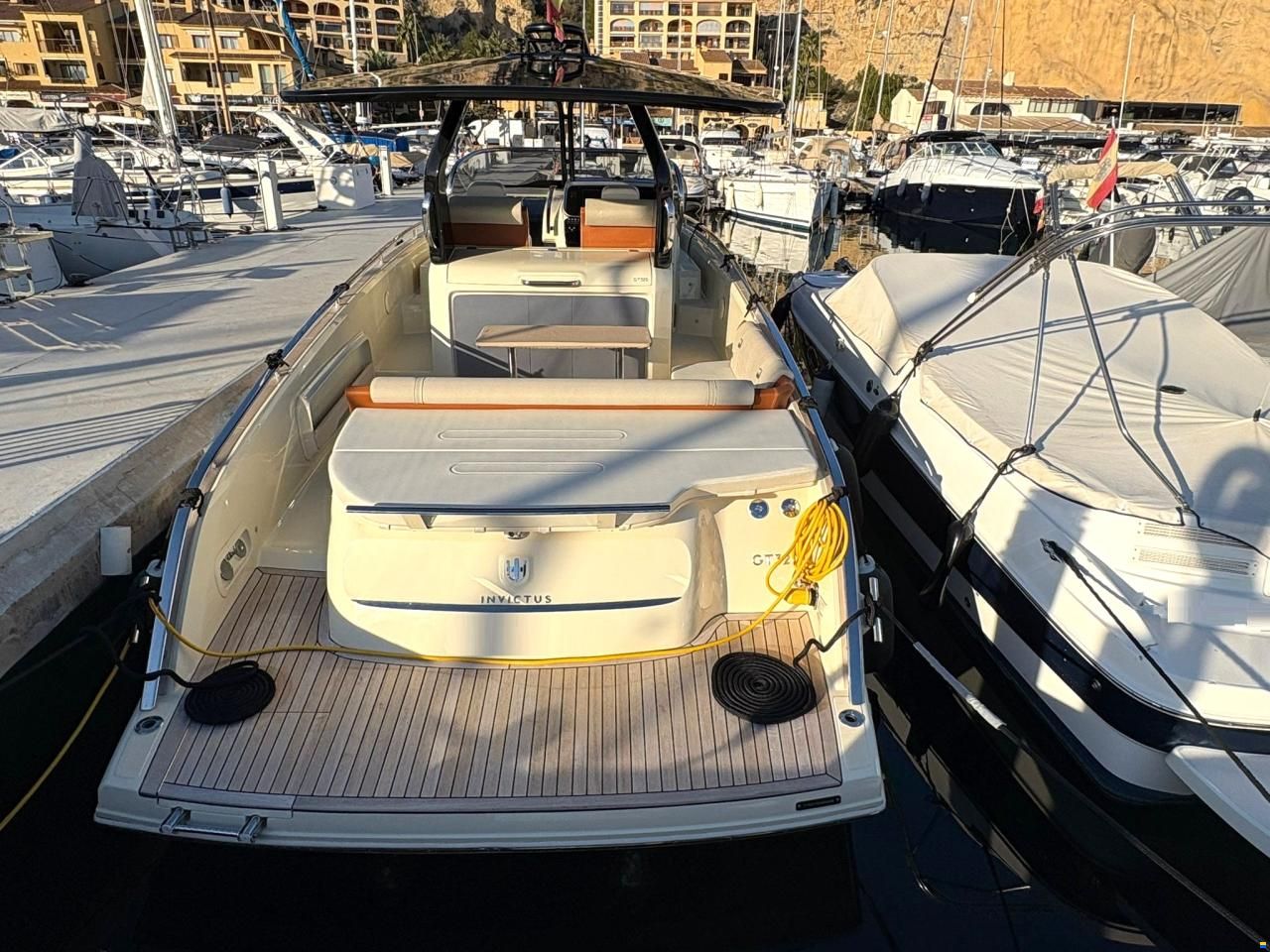 Invictus 320 GT