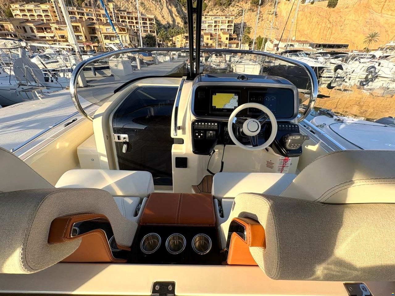 Invictus 320 GT