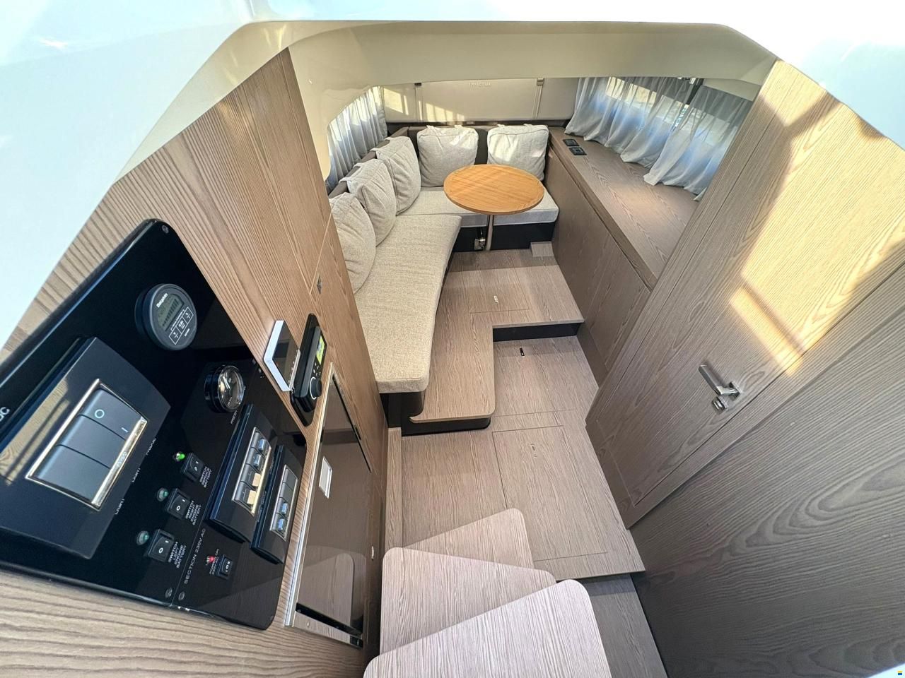 Invictus 320 GT