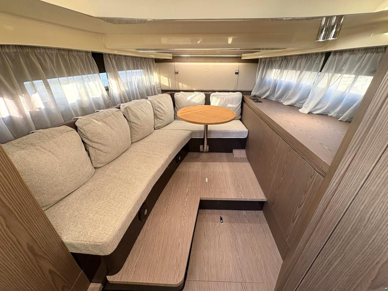 Invictus 320 GT