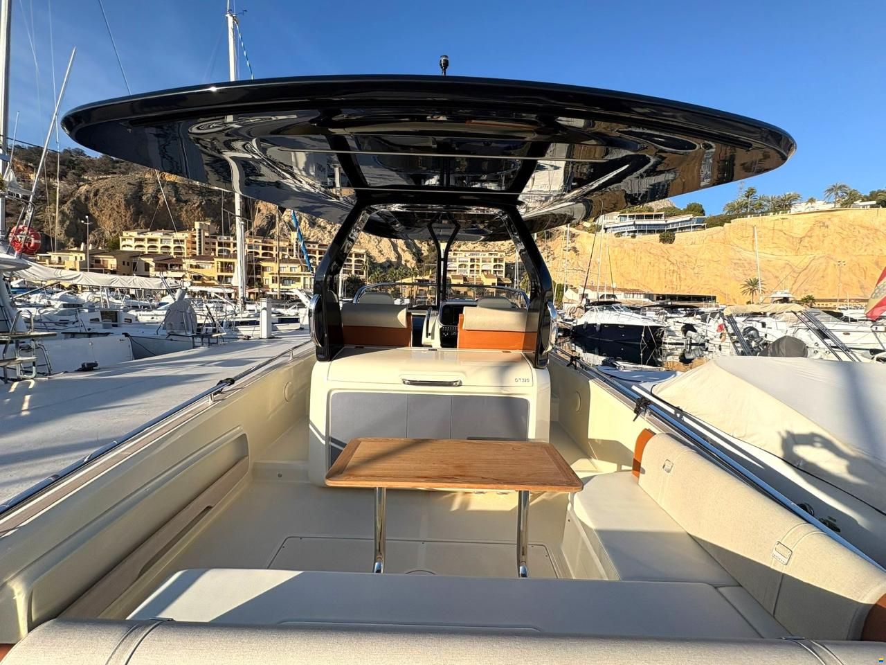 Invictus 320 GT