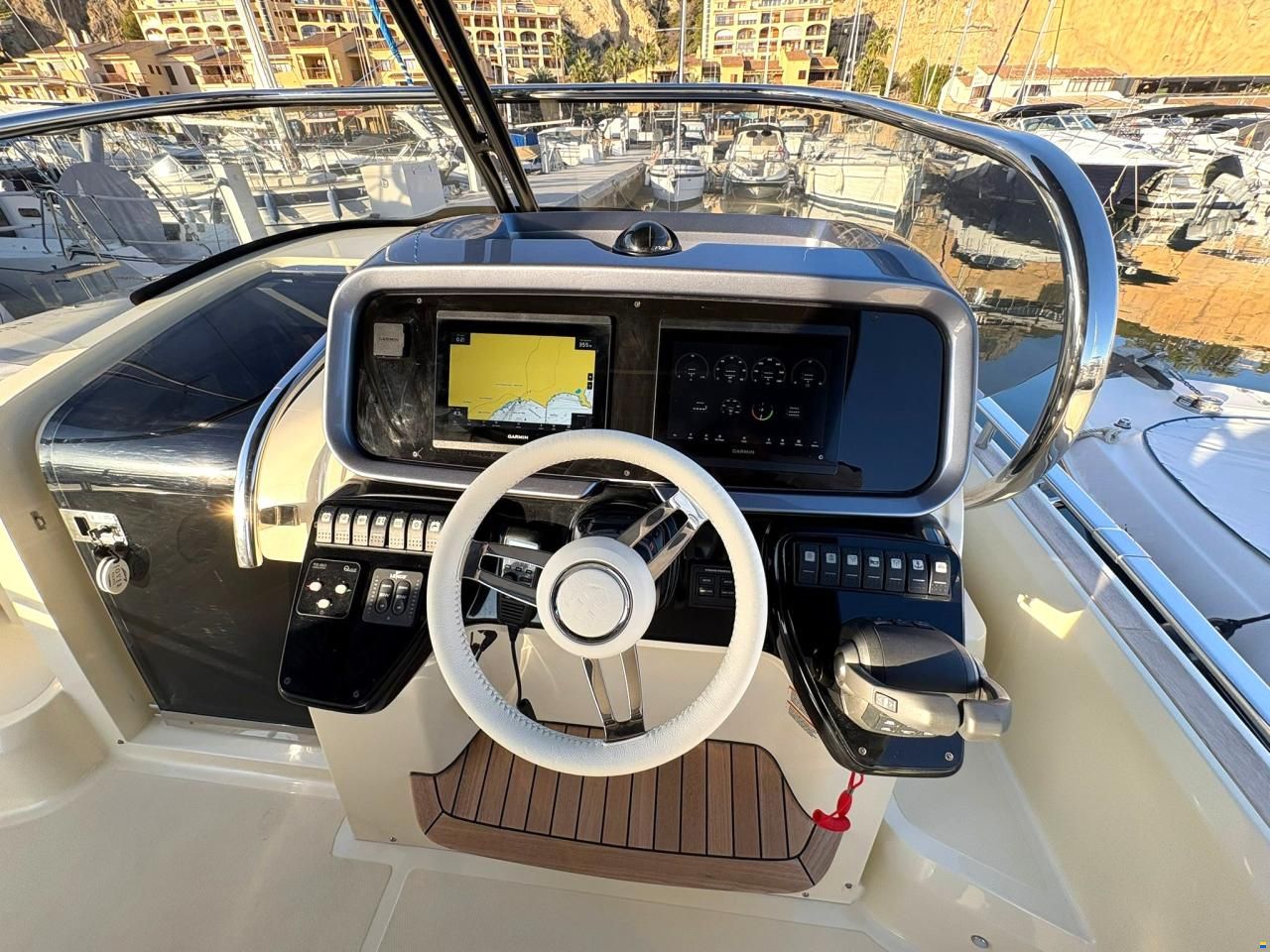 Invictus 320 GT