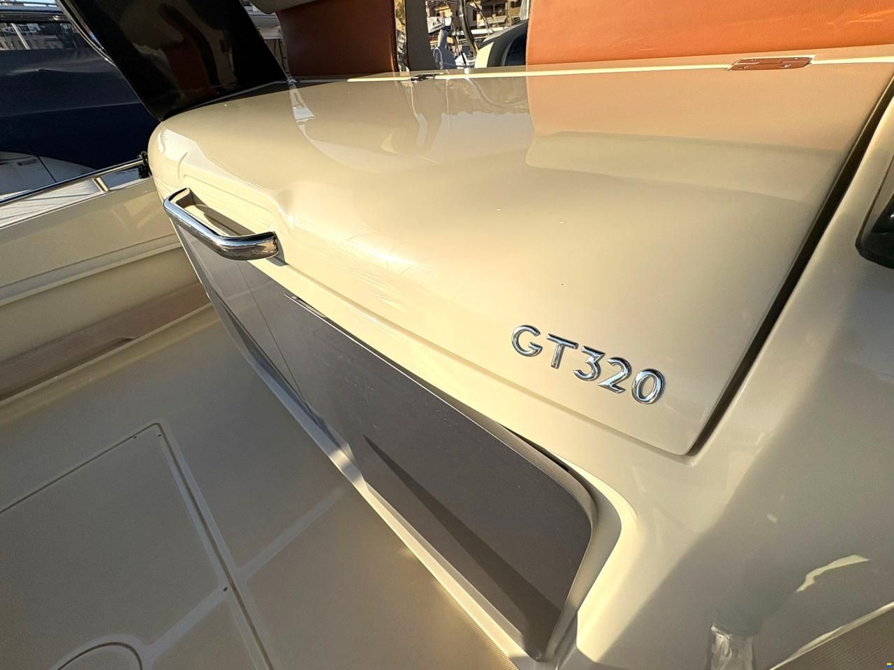 Invictus 320 GT