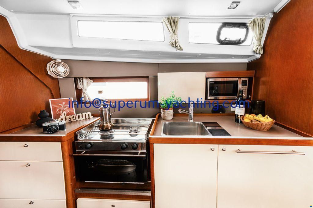 Beneteau Oceanis 38