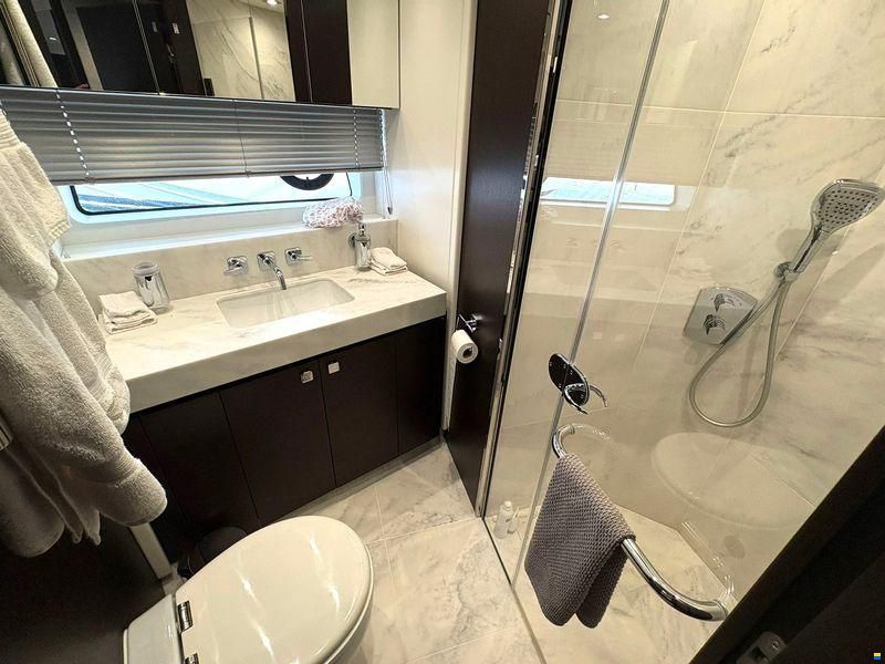 Sunseeker 76 Yacht