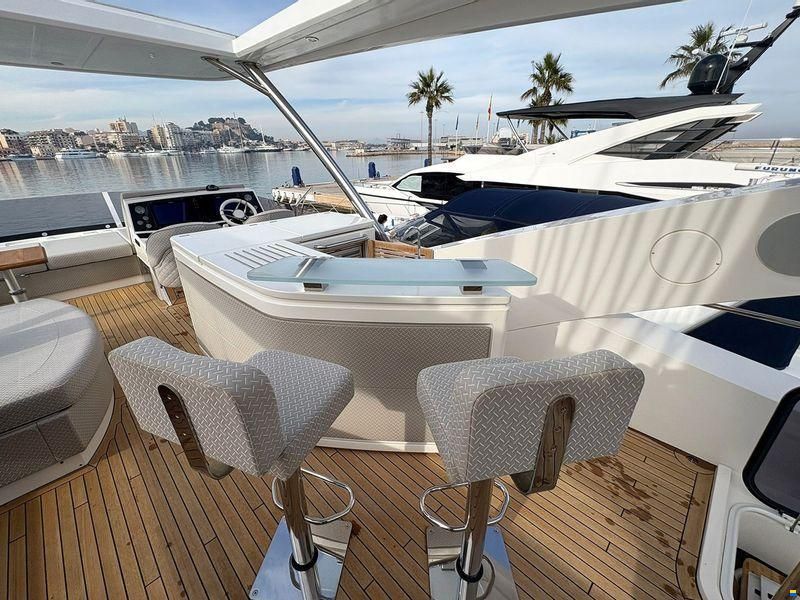 Sunseeker 76 Yacht