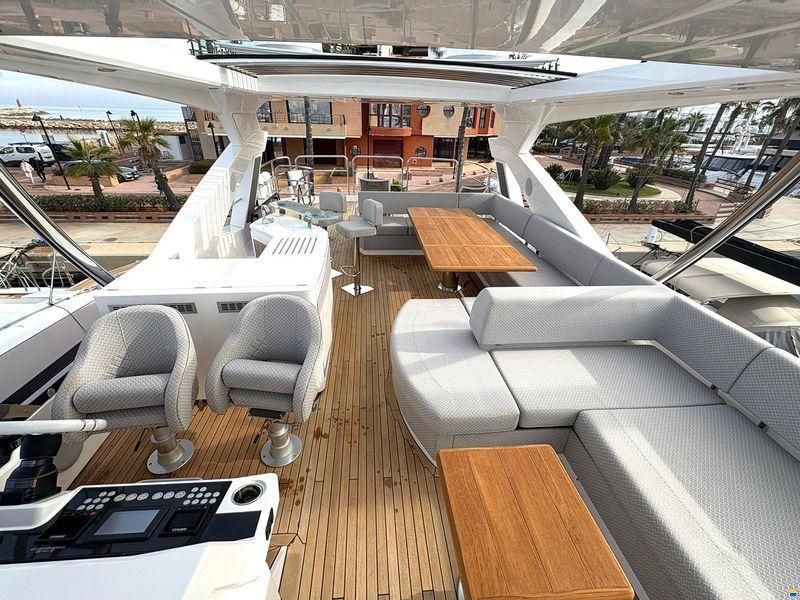 Sunseeker 76 Yacht