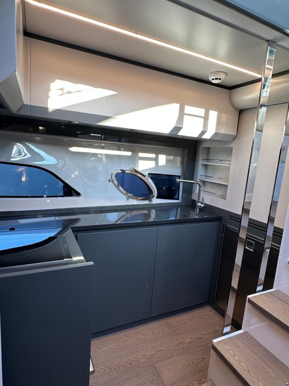 Pershing 5 X