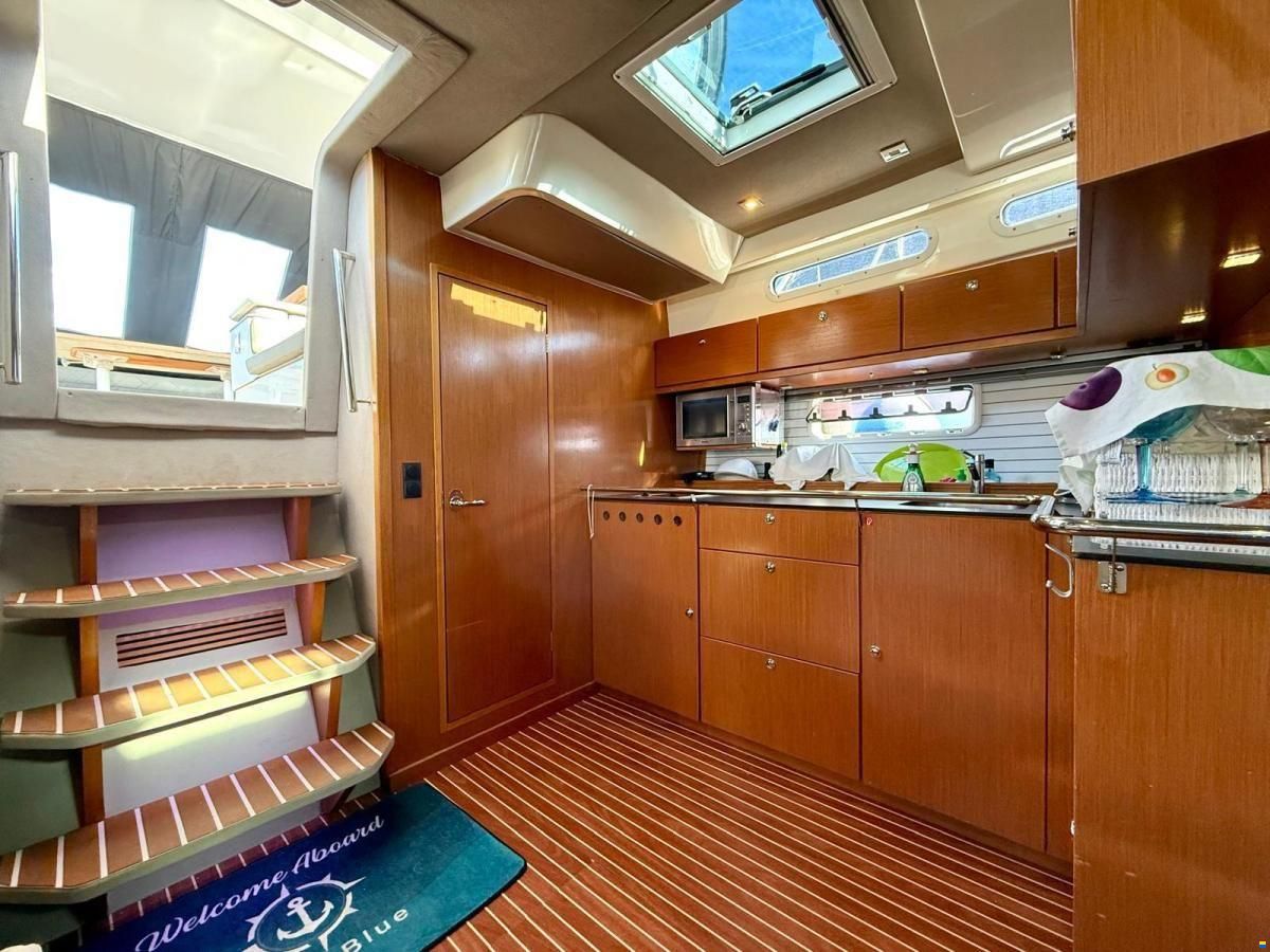 Bavaria Deep Blue 46