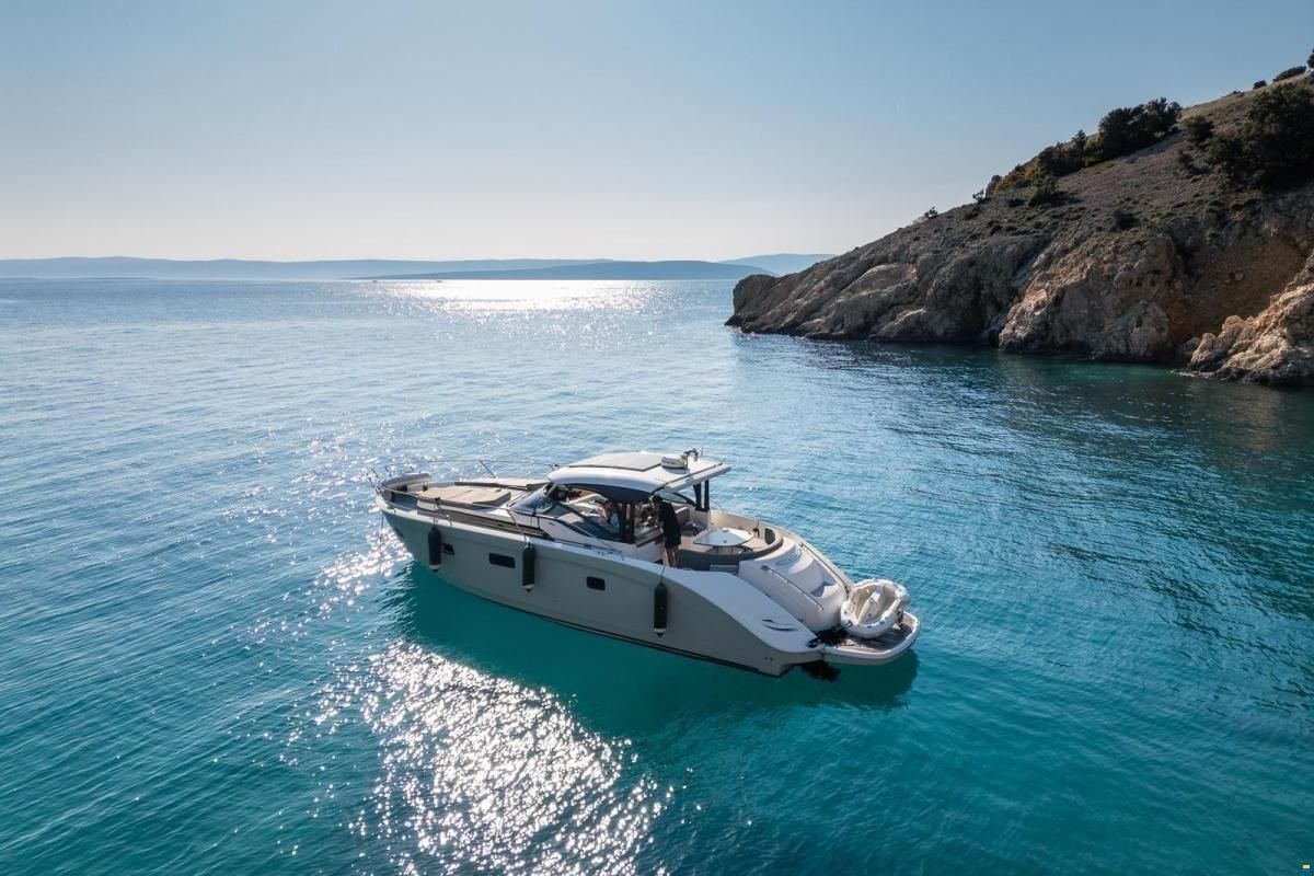 Bavaria Deep Blue 46