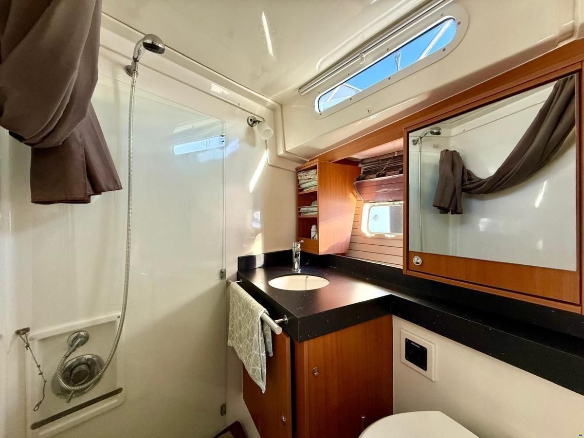 Bavaria Deep Blue 46
