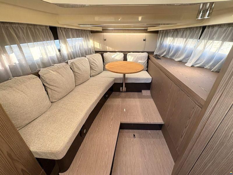Invictus Yachts 320 GT