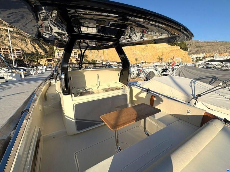 Invictus Yachts 320 GT